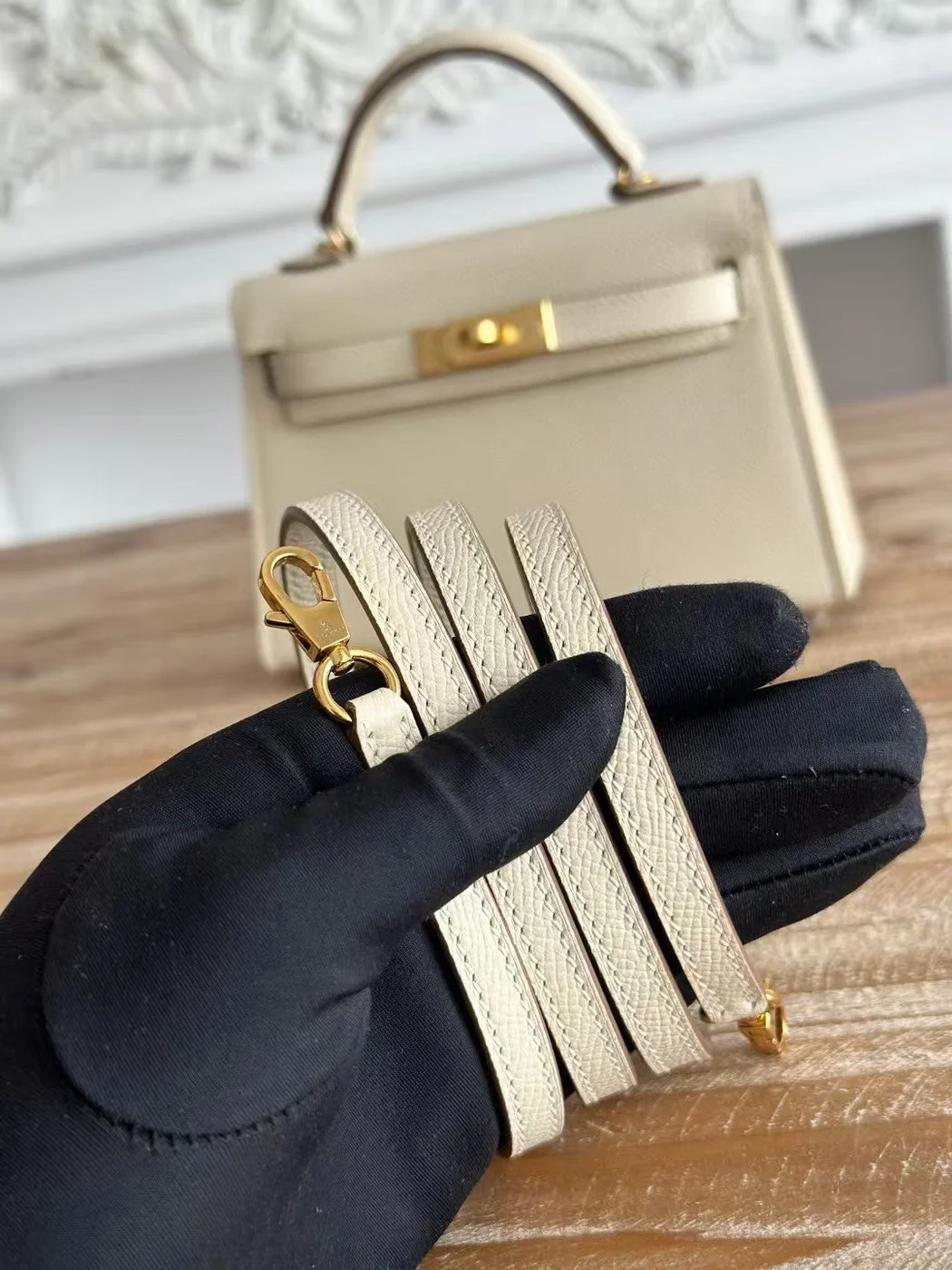 Hermès Mini 19 White Calfskin Gold Hardware Bag product view 4