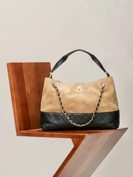 Chanel Small Shopping Bag from the 2024/25 Métiers d’Art collection product photo