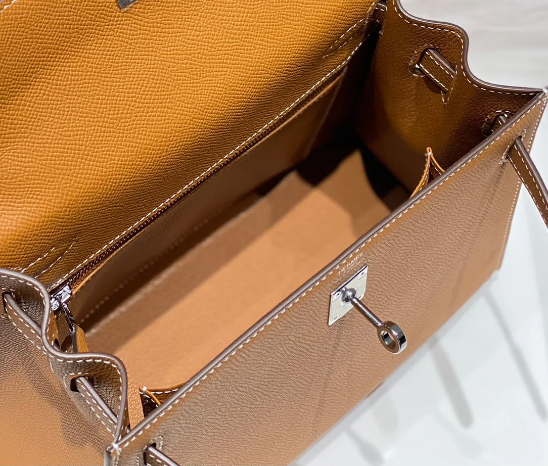 Hermès Kelly 25 cm In Gold Epsom Silver Hardware Bag product view 9