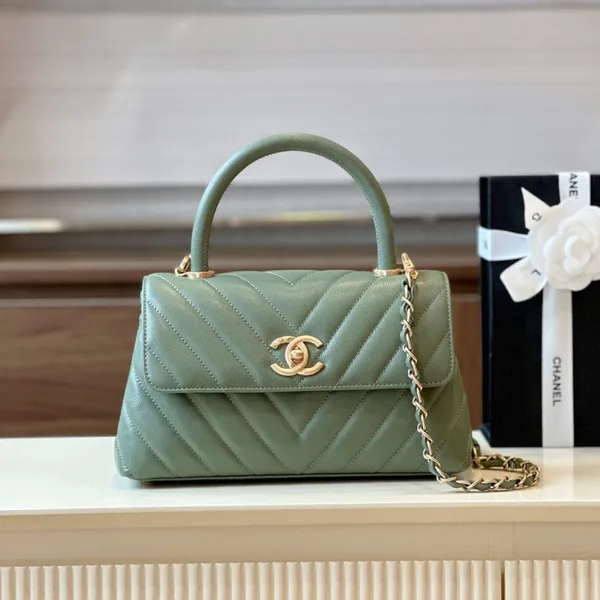 Chanel Coco Handag V-Shaped Pattern With Lock Gold 25 cm Bag product photo