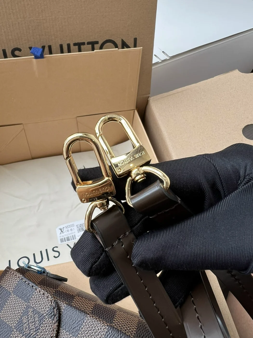 Louis Vuitton Croisette Brown Handbags 25.5 cm product view 3