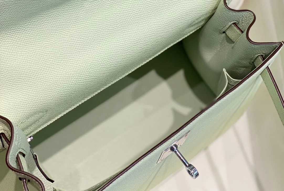 Hermès Kelly 28 cm In Vert Fizz Swift Silver Hardware Bag product view 4