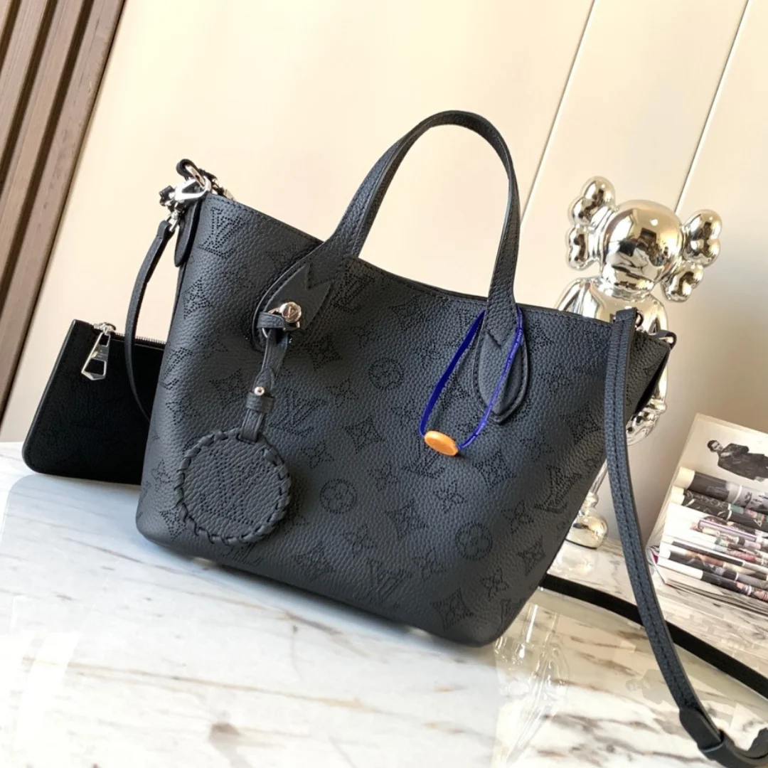 Louis Vuitton Blossom PM Mahina Black Handbags 20x20x12.5 cm product view 1
