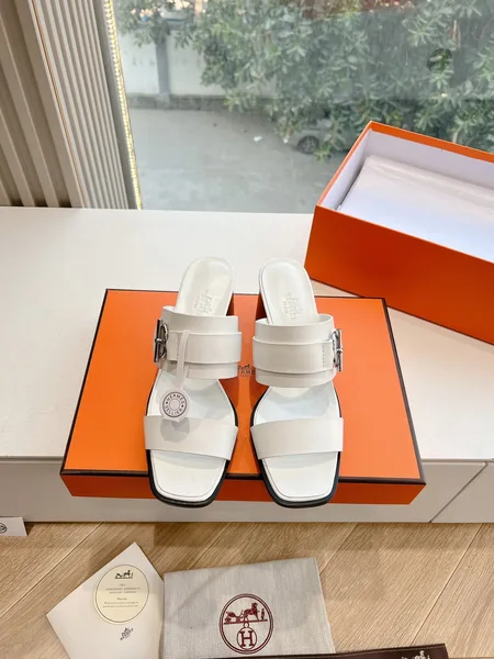 Hermès Women White Leather Buckle Sandals product photo
