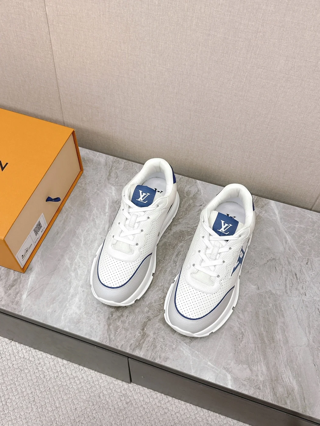 Louis Vuitton Women White Leather Sneakers With Blue Accents product view 4