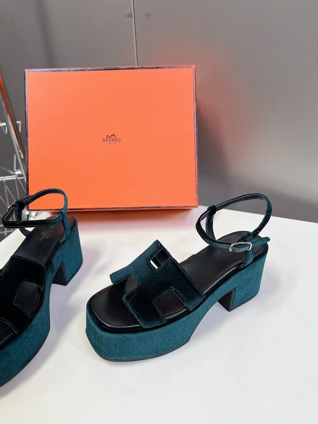Hermès Women Dark Green Velvet Sandals product view 4