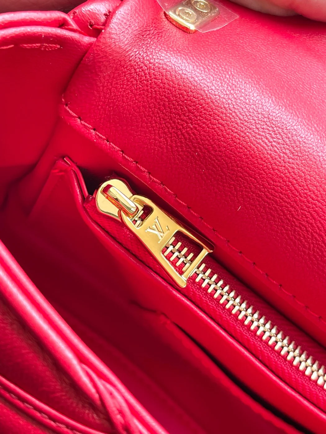 Louis Vuitton Twist Woman’s Red Handbags Smooth Leather 23 cm product view 5