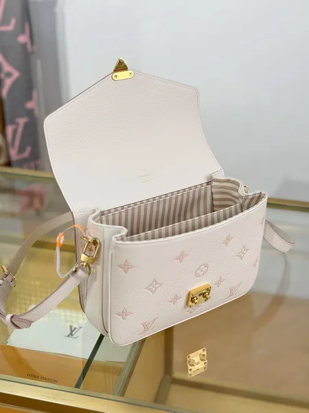 Louis Vuitton Pochette Métis Bag product view 3