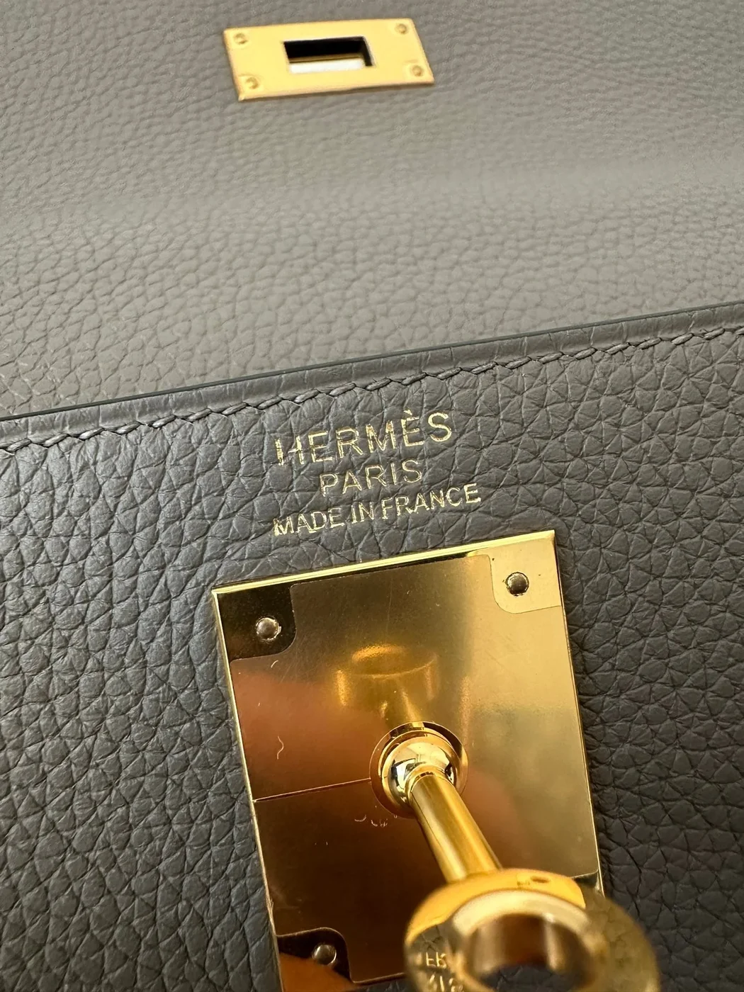 Hermès Kelly 28 cm Etain Togo Gold Hardware Bag product view 10