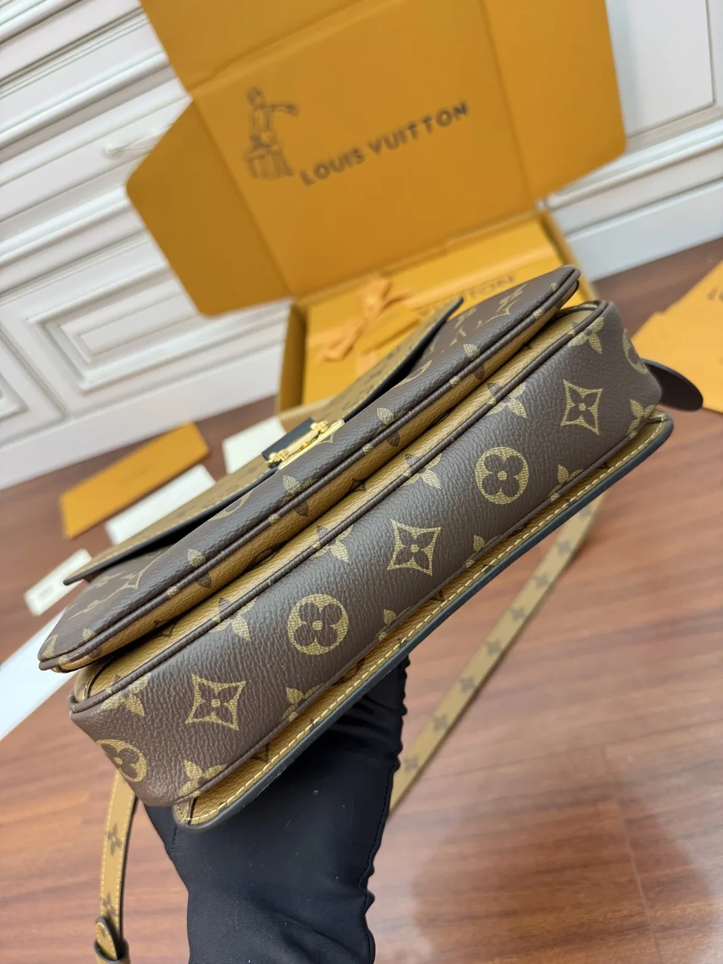 Louis Vuitton Pochette Métis in Reverse Monogram canvas Bag product view 5