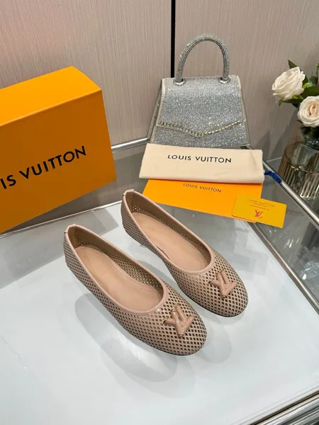 Louis Vuitton Women Beige Patent Leather Ballet Flats product photo