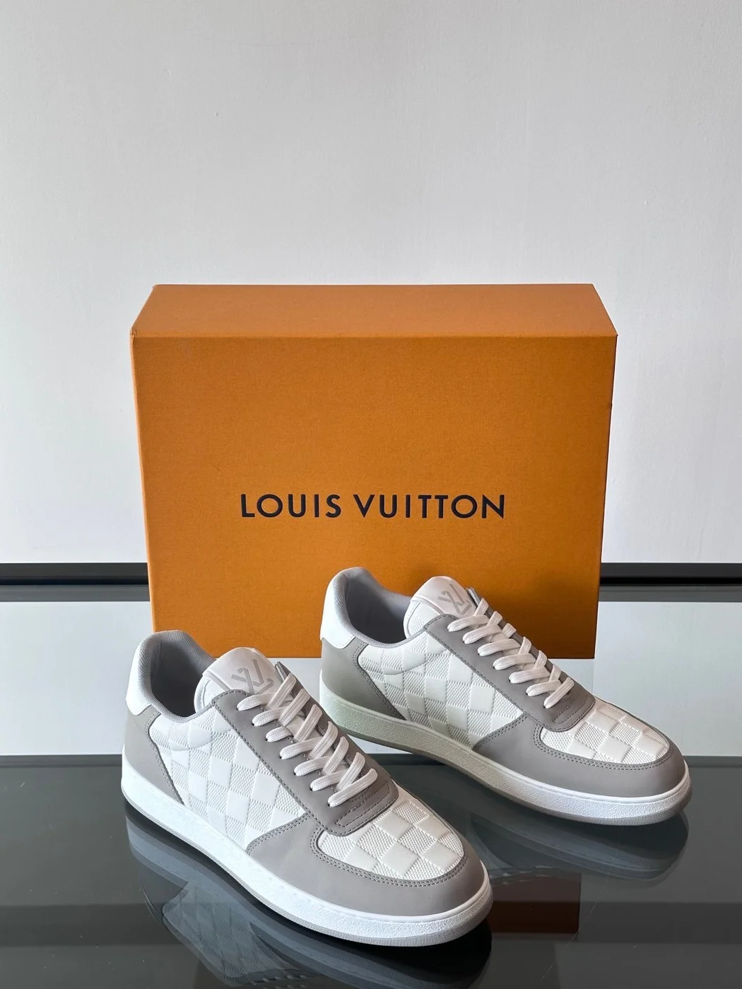 Louis Vuitton Men White And Gray Leather Sneakers product view 5