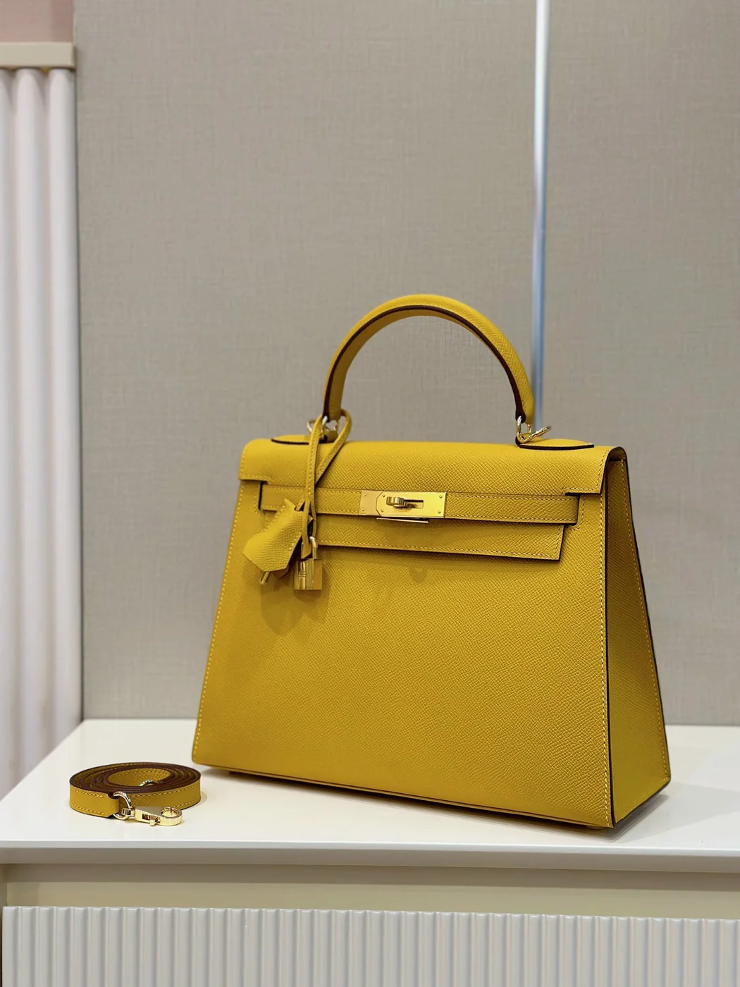 Hermès Kelly 25 Lime Fluo Yellow Epsom Gold Hardware Bag product view 8