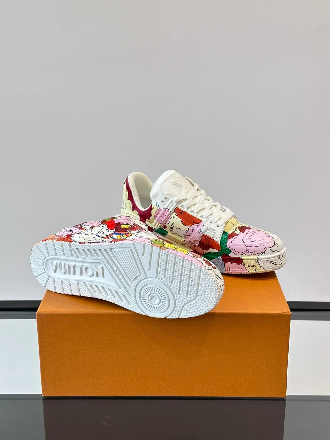 Louis Vuitton Men Multicolor Leather Sneakers product view 6