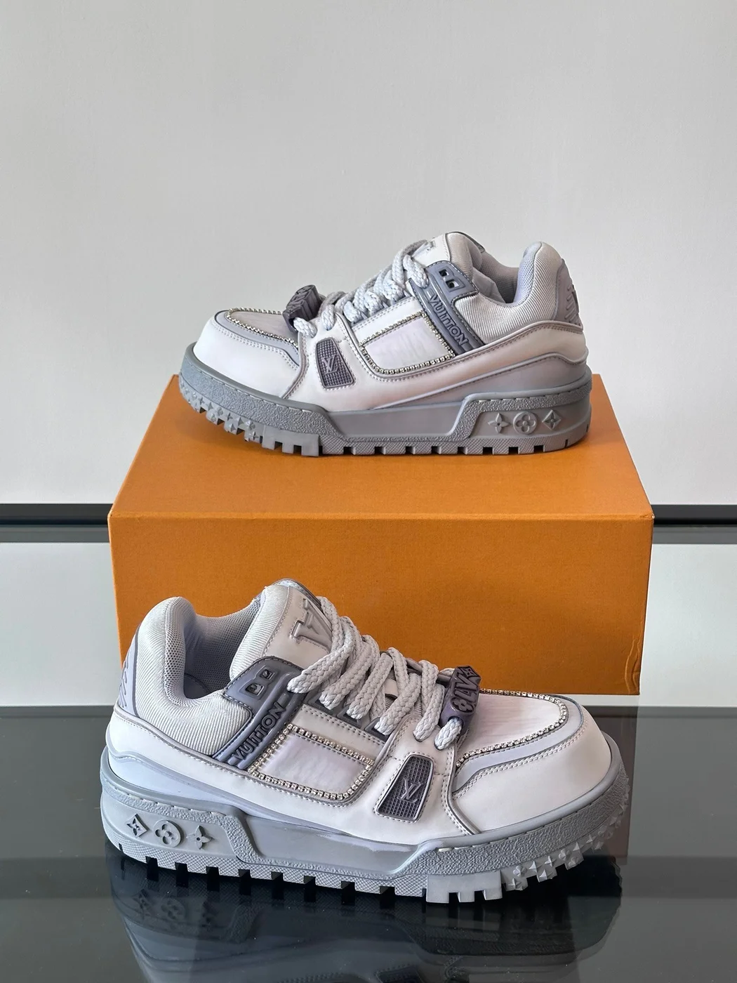 Louis Vuitton Men White Leather Gray Accents Sneakers product view 4