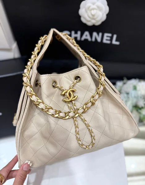Chanel 25 Handbag In Cream 30 Grained Calfskin Gold Hardware product view 3