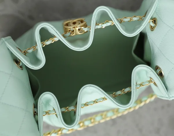 Chanel 25 Handbag 30 In Green Cavier Gold Hardware product view 8