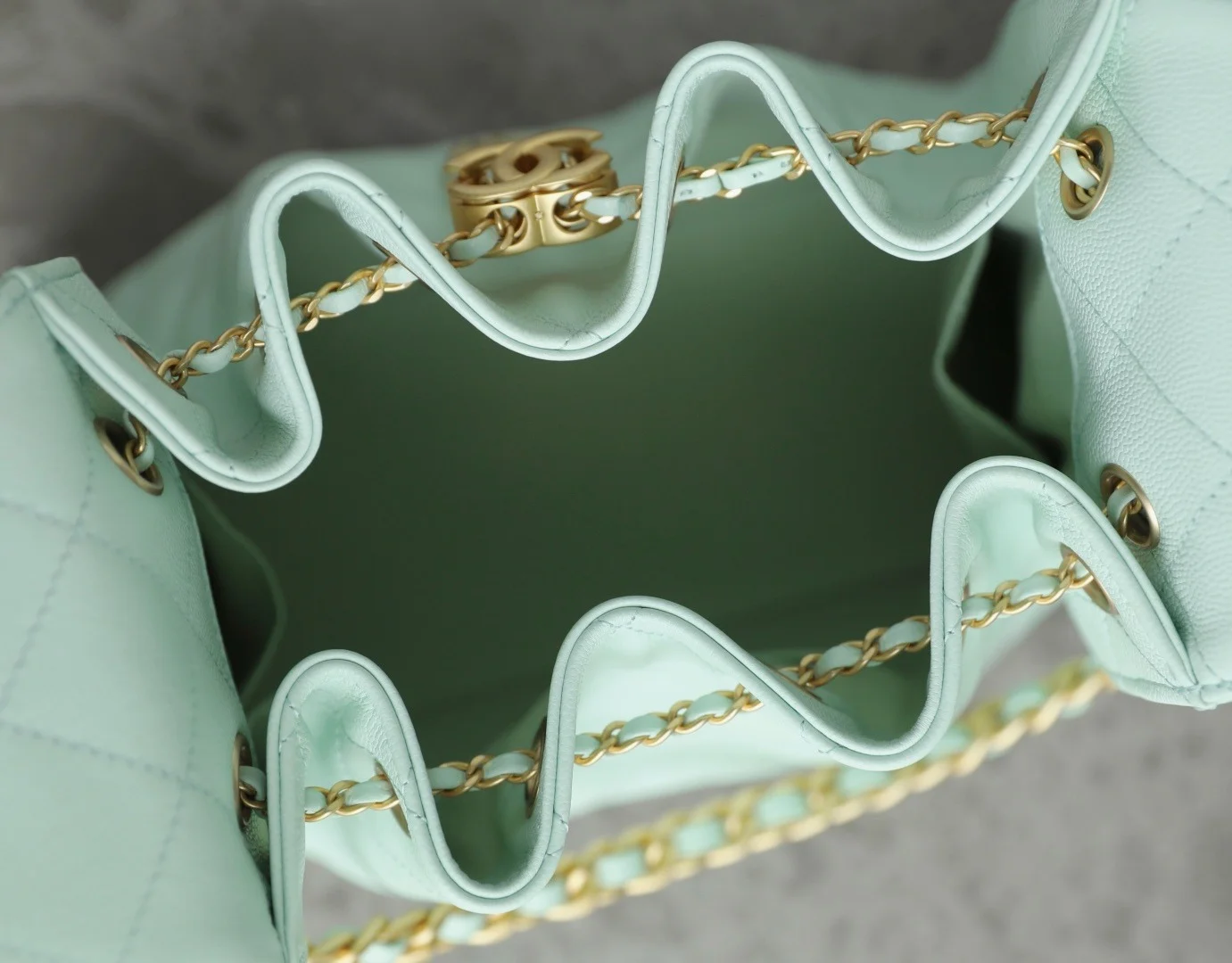 Chanel 25 Handbag 30 In Green Cavier Gold Hardware product view 8