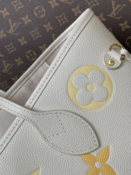 Louis Vuitton Neverfull MM Tote Bag 32 In White Mix Orange Calfskin product view 3