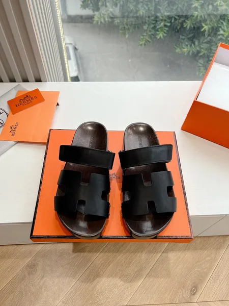 Hermès Women Black Leather Strap Sandals product photo