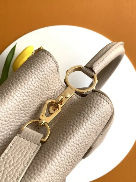 Louis Vuitton Capucines handbag in a beige product view 8