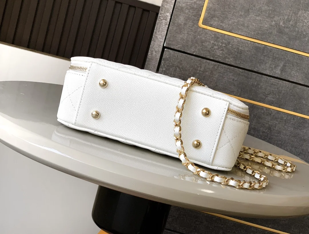 Chanel Matelasse Shoulder Bag product view 5
