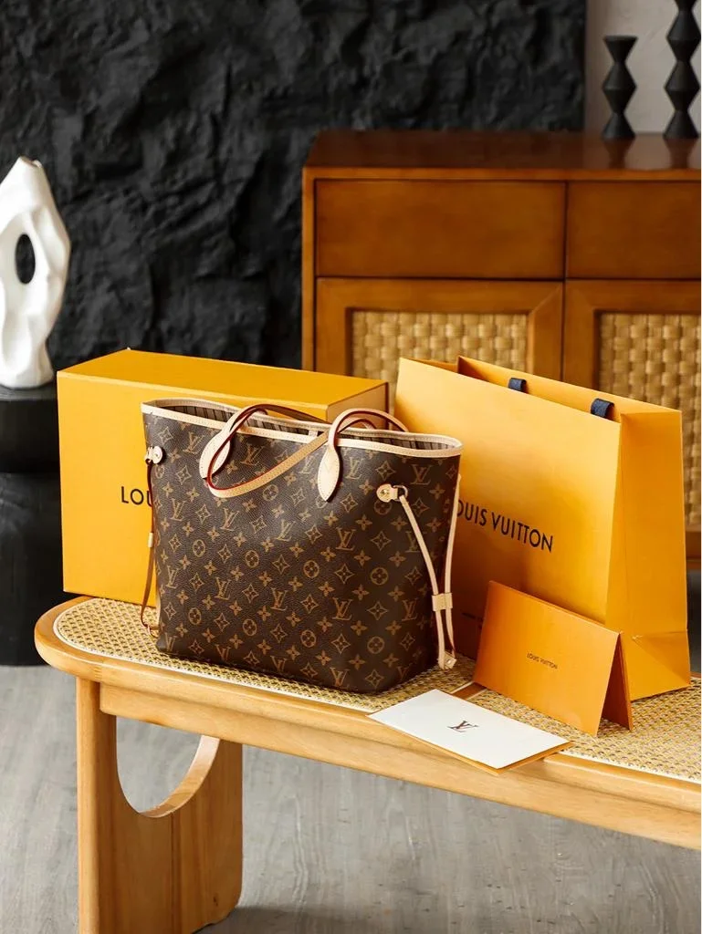 Louis Vuitton Neverfull tote product view 9