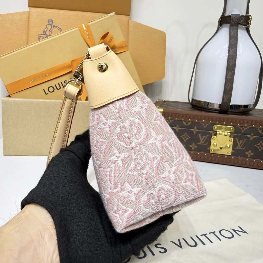 Louis Vuitton Pochette Pink Monogram Emblème Bag product view 4