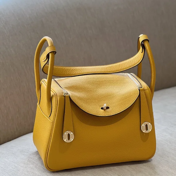 Hermès Lindy 26 Yellow Gold Hardware Bag product photo