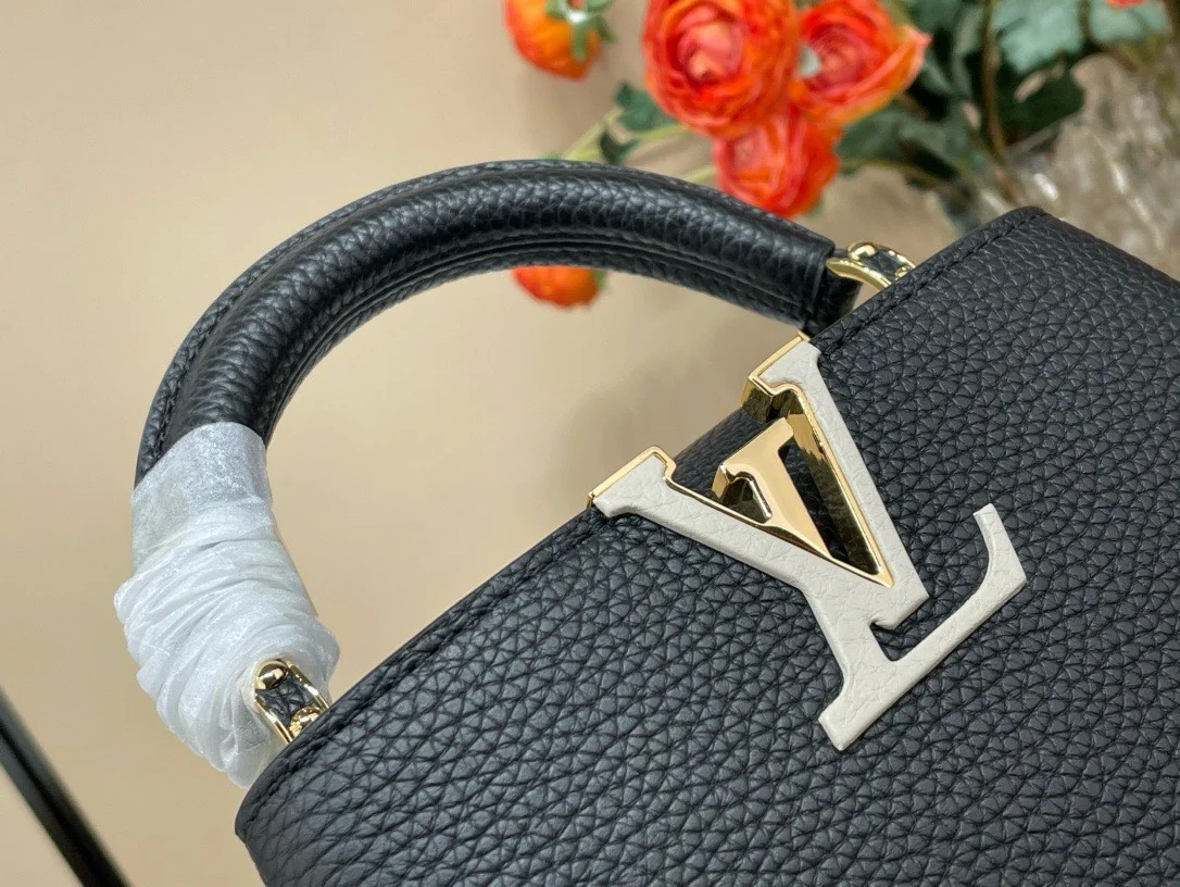 Louis Vuitton Capucines BB Black Cowhide Leather Handbags 21x14x8cm product view 2