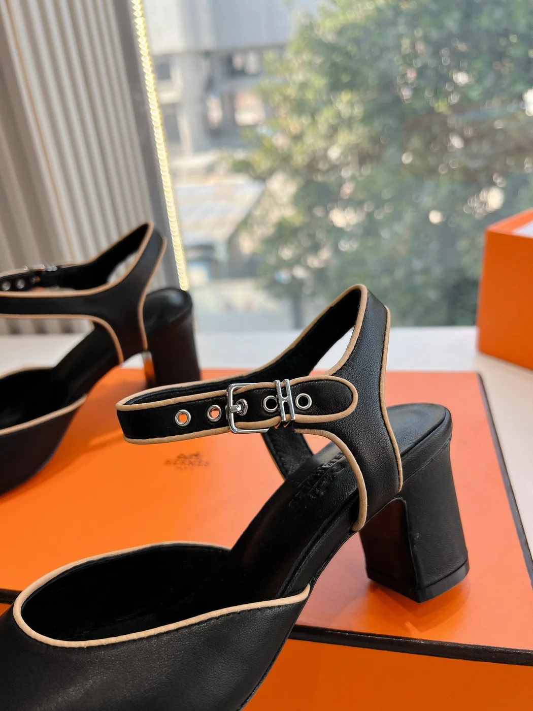 Hermès Women Black Leather Trimmed Heels product view 6