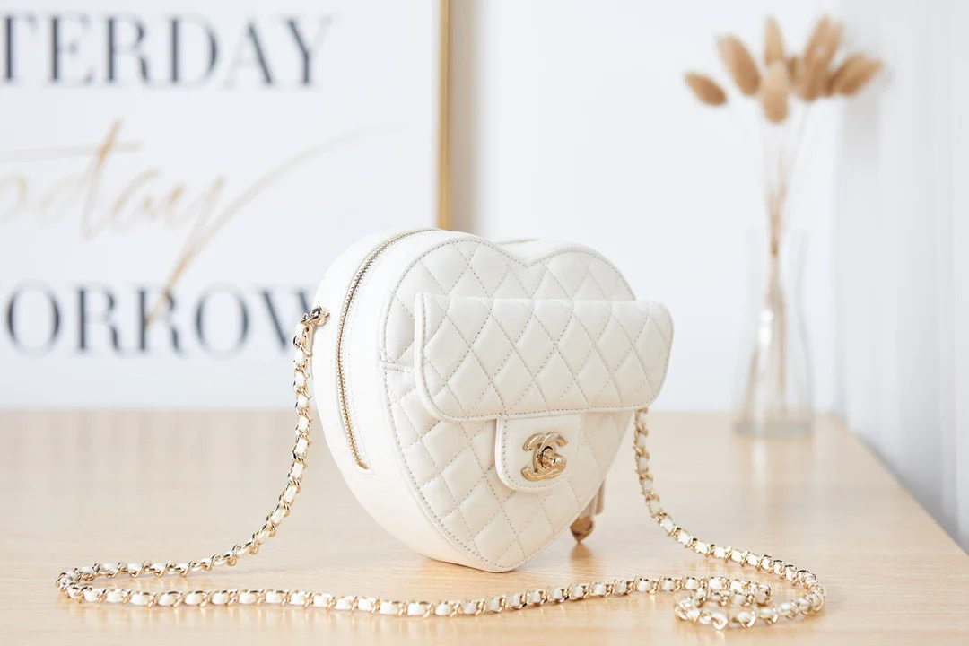 Chanel The One Handbags Smooth Leather Heart-Pattern Milk Lock Gold 16.5x18x6.5 cm product view 8