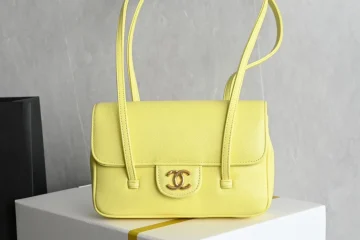 Chanel Preppy Coco Clutch product photo