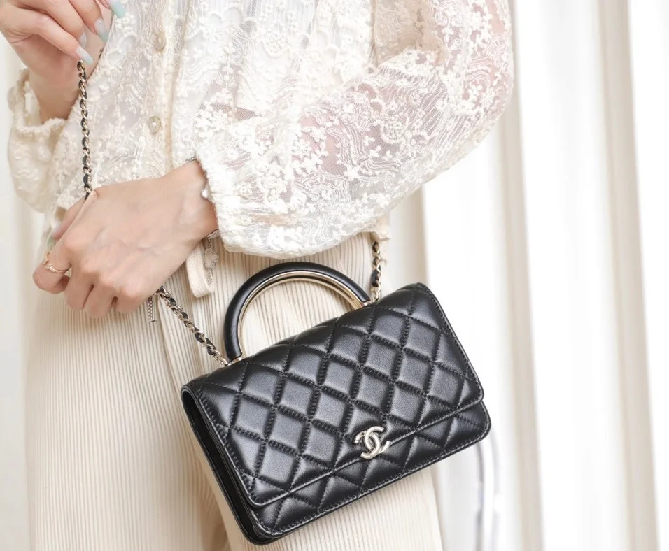 Chanel Woc Handbags Lock Silver Mix Handle Leather 19x12cm product view 2