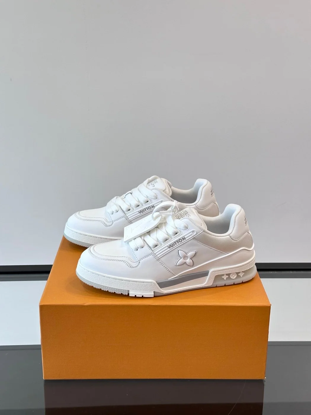 Louis Vuitton Men White Sneakers — Tonal Panel Detail product view 3