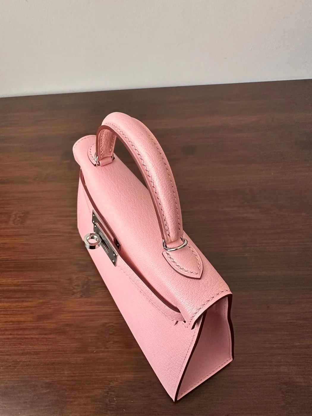 Hermès Mini Kelly 20 bag in Rose Sakura leather with silver hardware product view 2