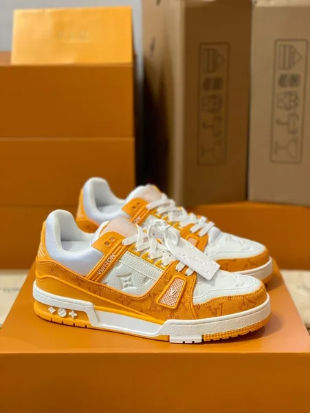 Louis Vuitton Trainer product view 4