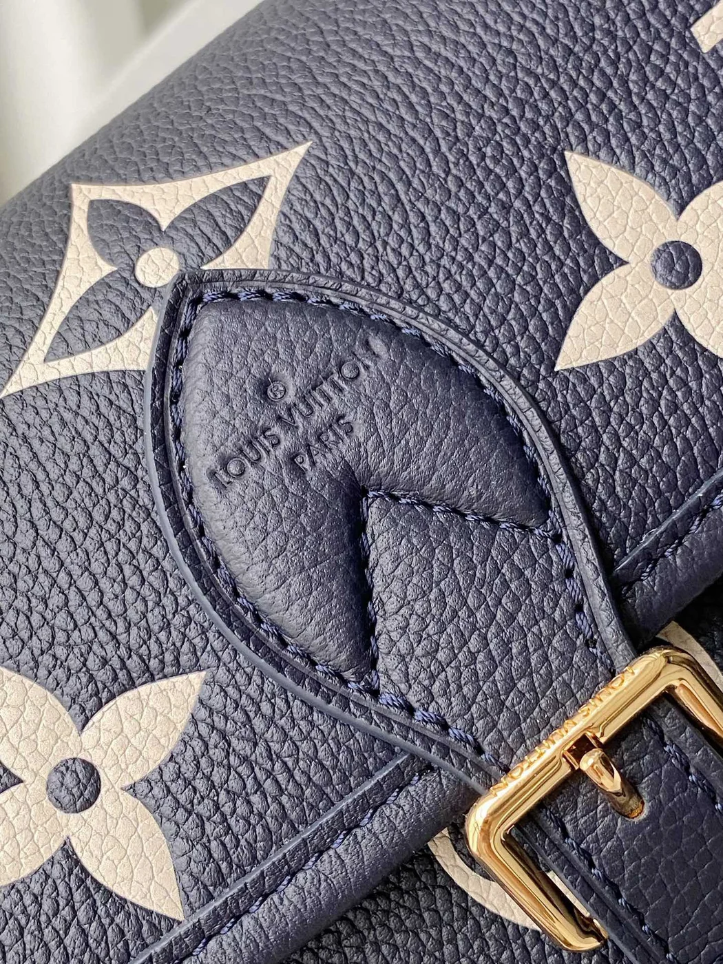 Louis Vuitton Diane Handbags Embossed Pattern 23x16x8.5 cm product view 5