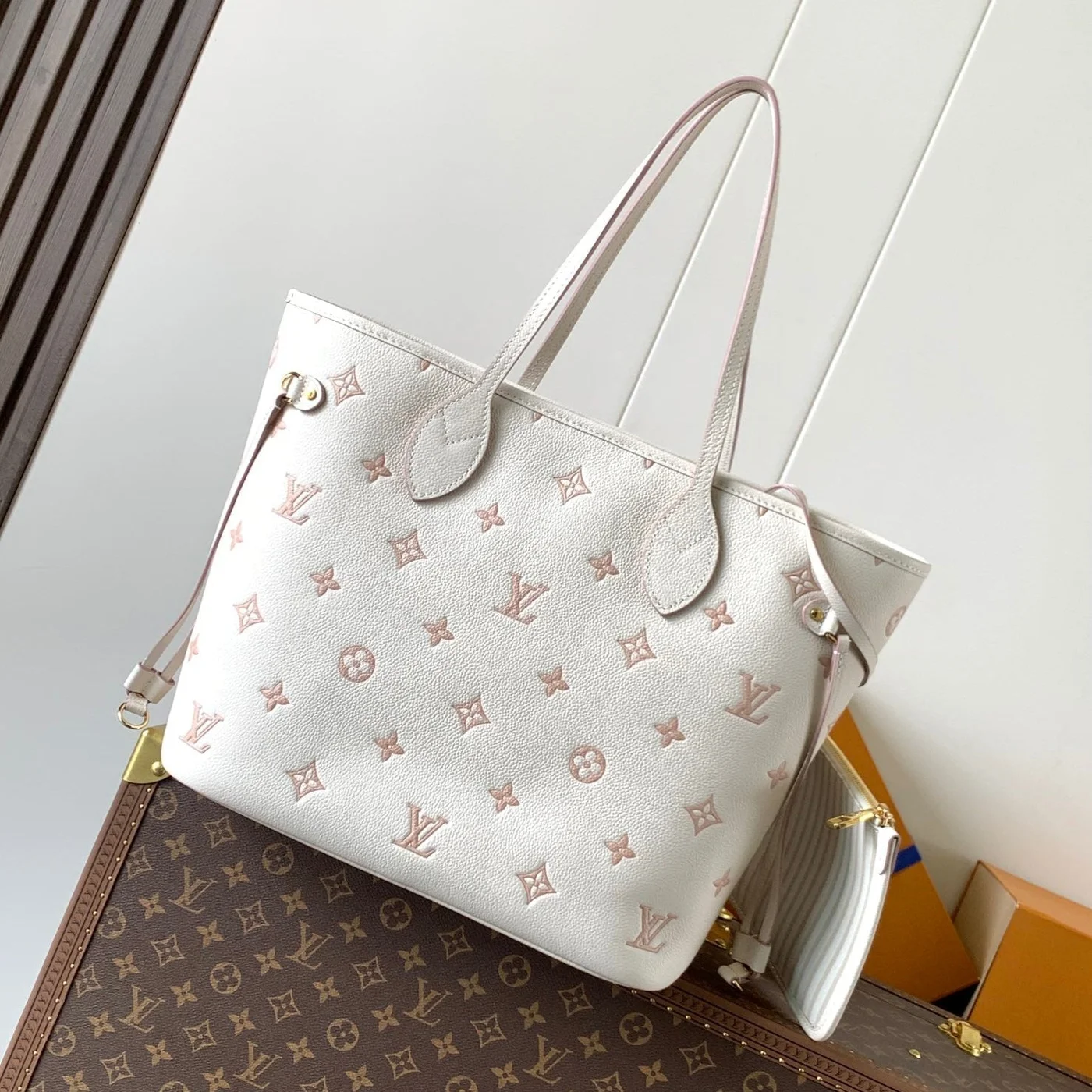 Louis Vuitton Neverfull MM Tote Bag 32 In White Mix Pink Calfskin product view 1