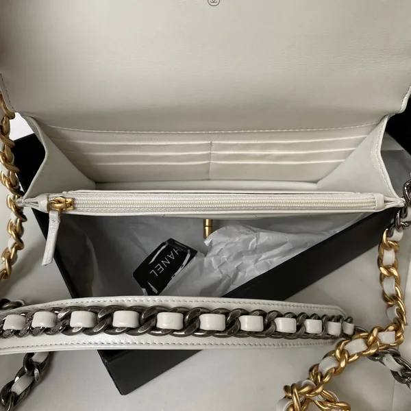 Chanel 19 Woc 19 cm White Lambskin Gold Bag product view 8