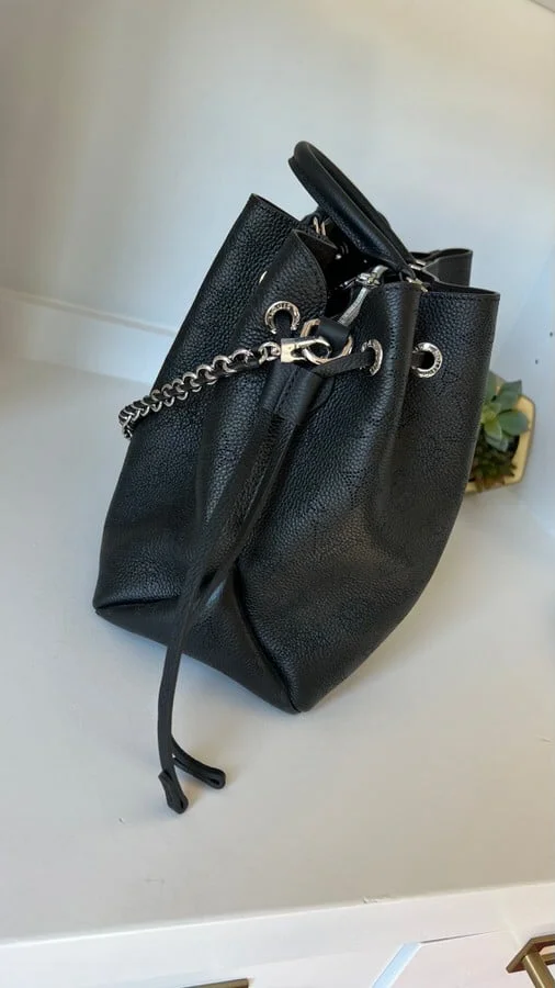 Louis Vuitton bella mahina tote black product view 3