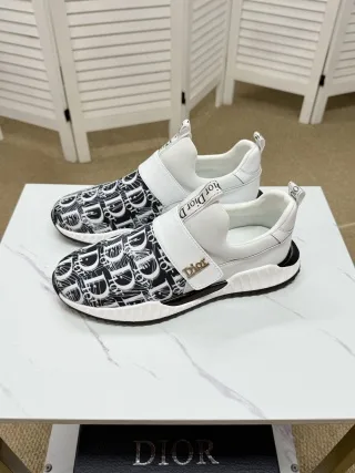 Dior sneakers: the B22 model product photo