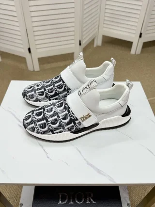 Dior sneakers: the B22 model product view 1