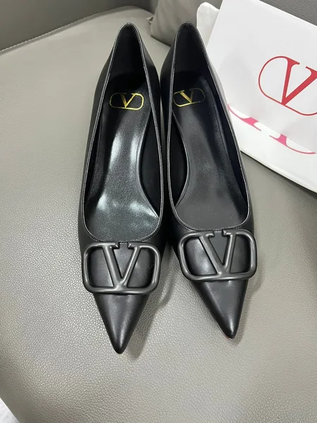 Valentino Women Black Leather Pointed Pumps product photo