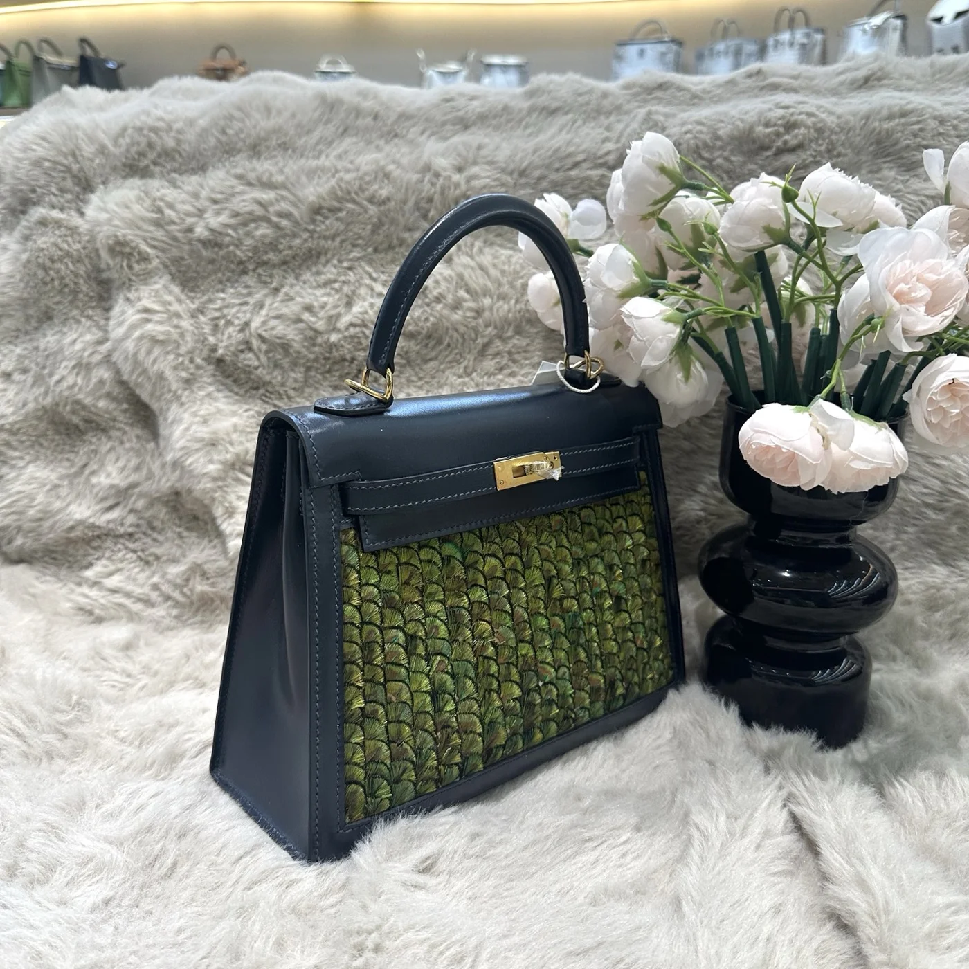Hermès Kelly 25 cm Two-Tone Gold Hardware Bag product view 2