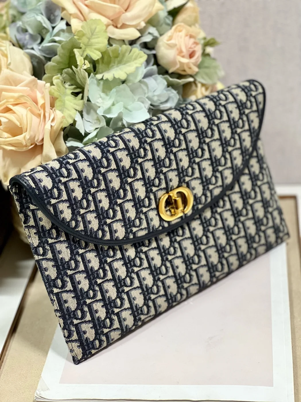 Dior 30 Montaigne Avenue Monogram Handbag 30x18x2cm product view 4