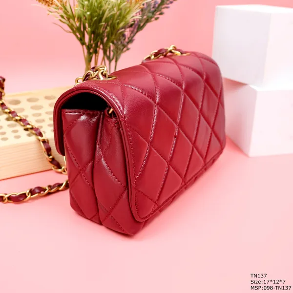 Chanel Woman’s Red Handbag Lock With Stone 17x12x7cm product view 3