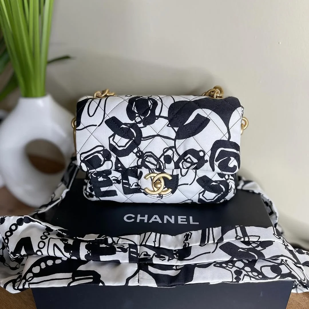 Chanel New Coco Beach 2025 White Bag product view 1