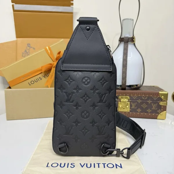 Louis Vuitton Avenue pm Crossbody bag in Taurillion Monogram product view 7