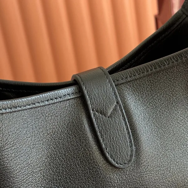 Gucci 26S Jackie Slim Shoulder Bag 28 In Black Calfskin product view 9